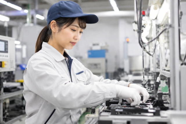 【女性期間工のリアル】女性はツラい？仕事内容・人間関係を解説